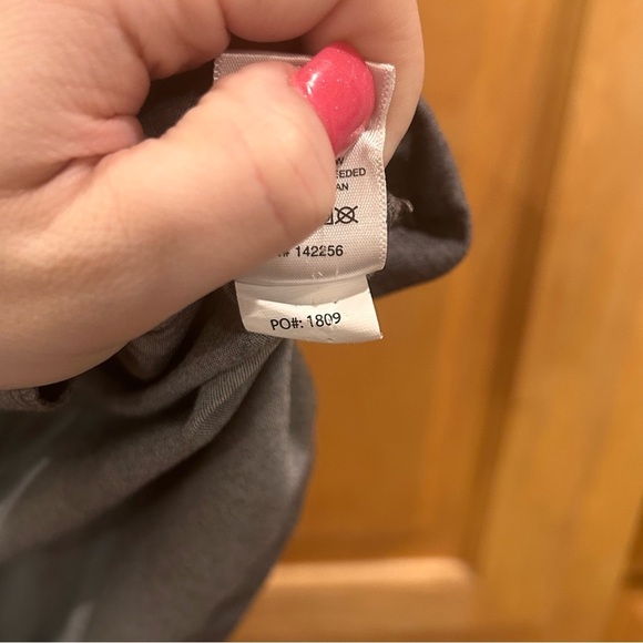 FIGS Casma Three Pocket Top - Picture 8 of 9